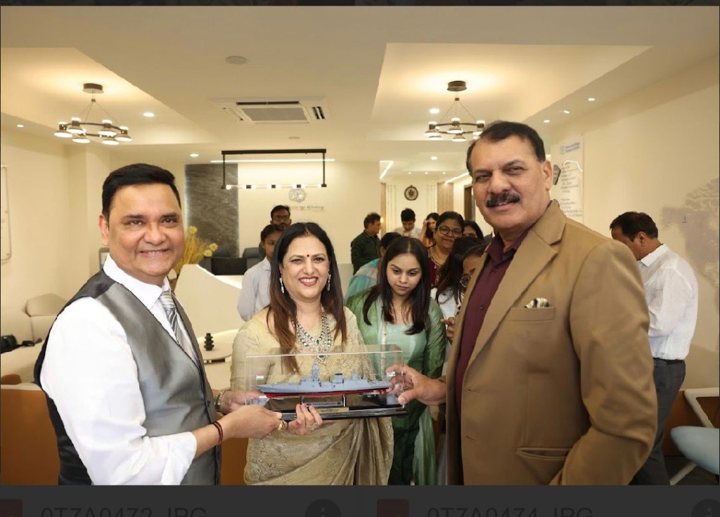 Memento presentation — Dr. Anupma Dubey receiving Naval memento from Admiral Dinesh Kumar Tripathi